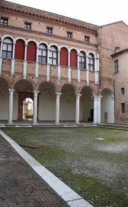 Cortile d'onore Museo Archeologico Ferrara (Archivio MiBAC)