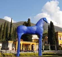 Mimmo Paladino. Cavallo vetroresina h440x70x330cm