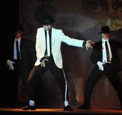 MoonwalKing of Pop a Teatro