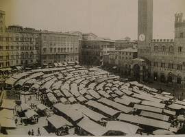 Piazza del Campo allestita di inizio XX&deg;secolo, fonte Archivio Foto Colombini.