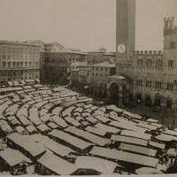 Piazza del Campo allestita di inizio XX°secolo, fonte Archivio Foto Colombini.