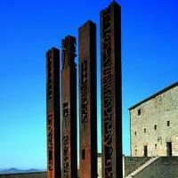 Arnaldo Pomodoro, Stele I-II-III-IV, 1997-2000, bronzo, cm 700x70x40 cad 
