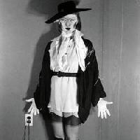   Cindy Sherman Untitled (Line-Up), 1975 serie di 12 fotografie in bianco e nero Courtesy: Collezione Verbund Vienna