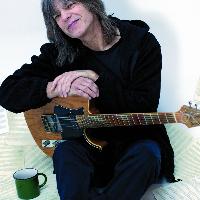 MIKE STERN	Photo by Sandrine Lee