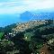 Erice: veduta aerea e sullo sfondo Monte Cofano – (ph Walter Leonardi) (Archivio fotografico dell’Azienda Provinciale Turismo di Trapani)