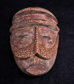 Maschera africana in mostra a Gaeta