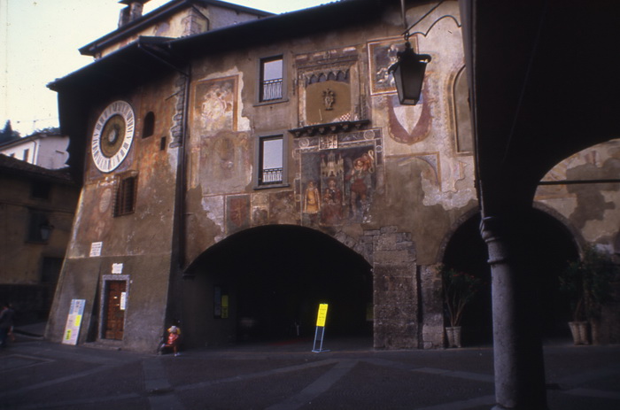 Clusone, piazza dell'orologio