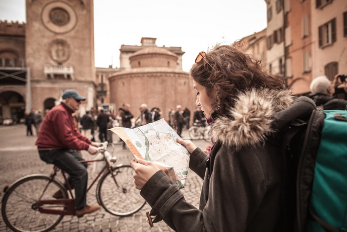 Piazza Erbe_bici e cartina_Foto Comune_Fotografi Compagnoni e Zapparoli