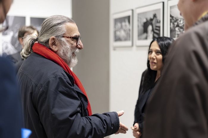 Francesco Cito con la curatrice Giusy Tigano allinaugurazione della mostra Romanzo Italiano MO.CA. Brecsia