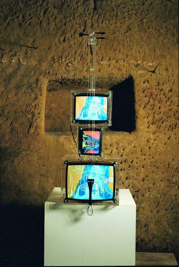 TV Cello 1992 Monitor in plexiglass, componenti di violoncello, video collezione privata