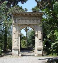 Reggio Calabria, Villa Comunale: Portale casa Vitrioli. Foto
turismo.reggiocal.it
