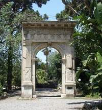 Reggio Calabria, Villa Comunale: Portale casa Vitrioli. Foto
turismo.reggiocal.it