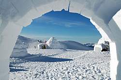 Vista da igloo a Piancavallo (Archivio Fotografico Accademia Alpina)