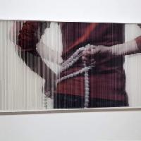Hong Sungchul Hands foto su fili elastici 120x220