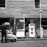 Distributore di benzina in viale Regina Giovanna © Archivio Ernesto Fantozzi