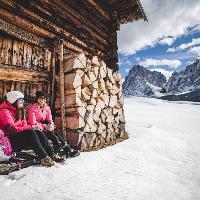 Hütte_Rast_SeiserAlm@DOLOMITESValgardena.