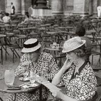 Ruth Orkin, Two American Tourists, Rome, Italy, 1951, Modern print, 2021