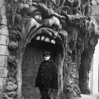 Robert Doisneau, L\'enfer, Paris 1952 © Robert Doisneau