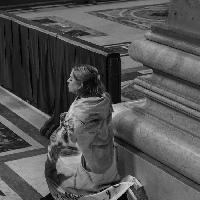L’ultimo saluto a papa Francesco nella Basilica di San Pietro. Città del Vaticano, 25 aprile. © Alex Majoli 