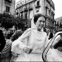 Casa Professa. La sposa ricca inciampa sul velo.