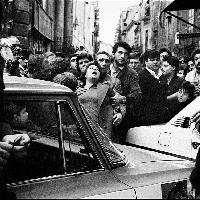 oris Giuliano, capo della Squadra Mobile, sul luogo di un omicidio a Piazza del Carmine. Palermo, 1978